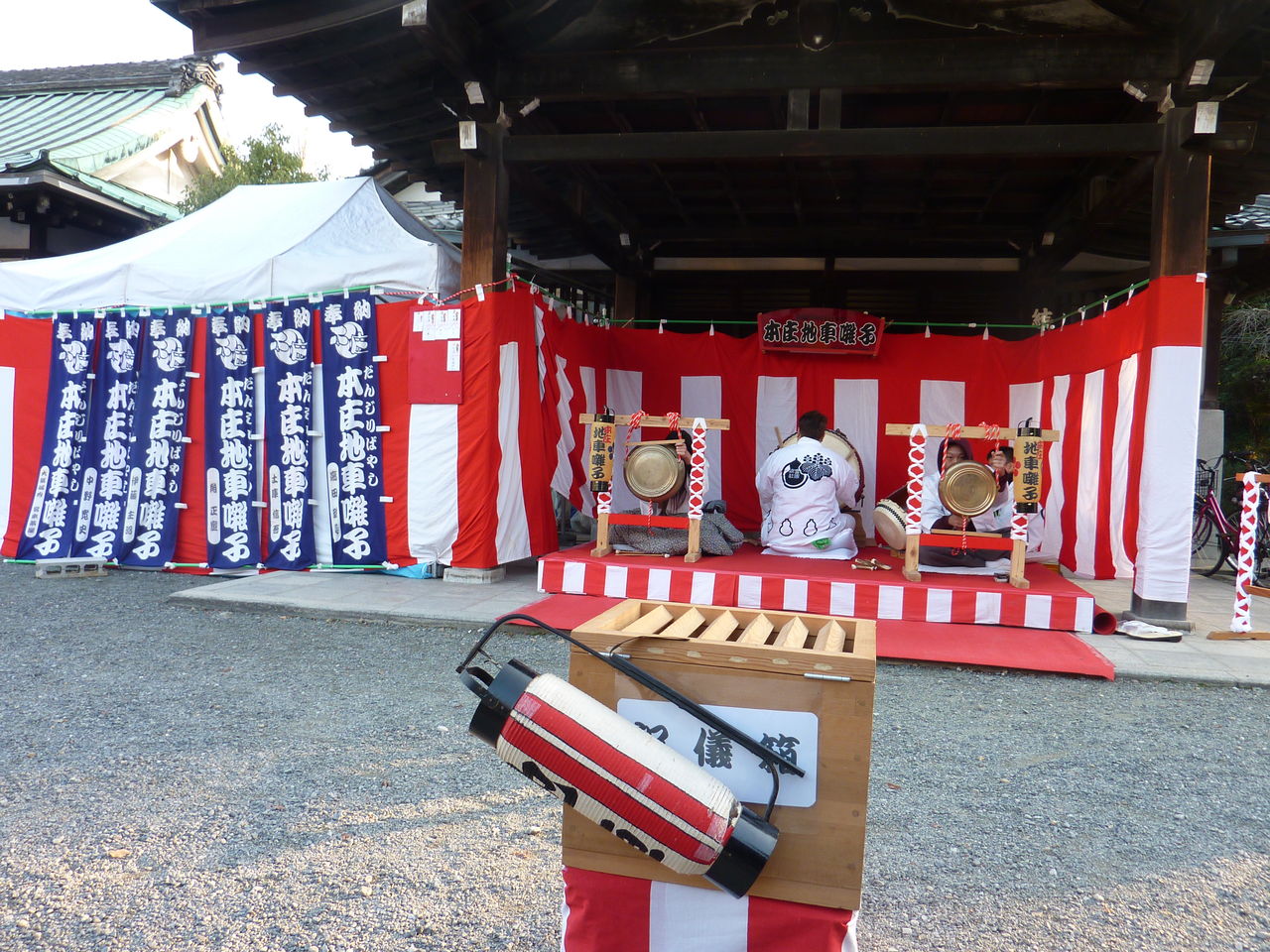 16年の初詣は豊國神社へ 迎えてくれたのは 地車囃子と甲冑姿の武士 イソイソ うふふ 16年の初詣は豊國神社へ 迎えてくれたのは 地車囃子と甲冑姿の武士 イソイソ うふふ
