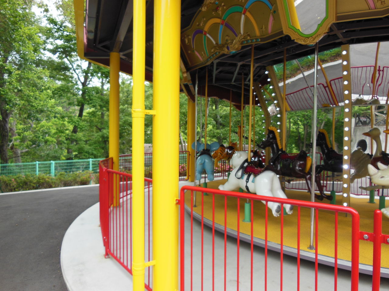 日本平動物園 静岡県静岡市駿河区 メリーゴーランド メリーゴーラウンド 研究家ルートヴィヒ ヴァン 1998 メリーゴーランドの旅 Sober Curious ソバーキュリアス