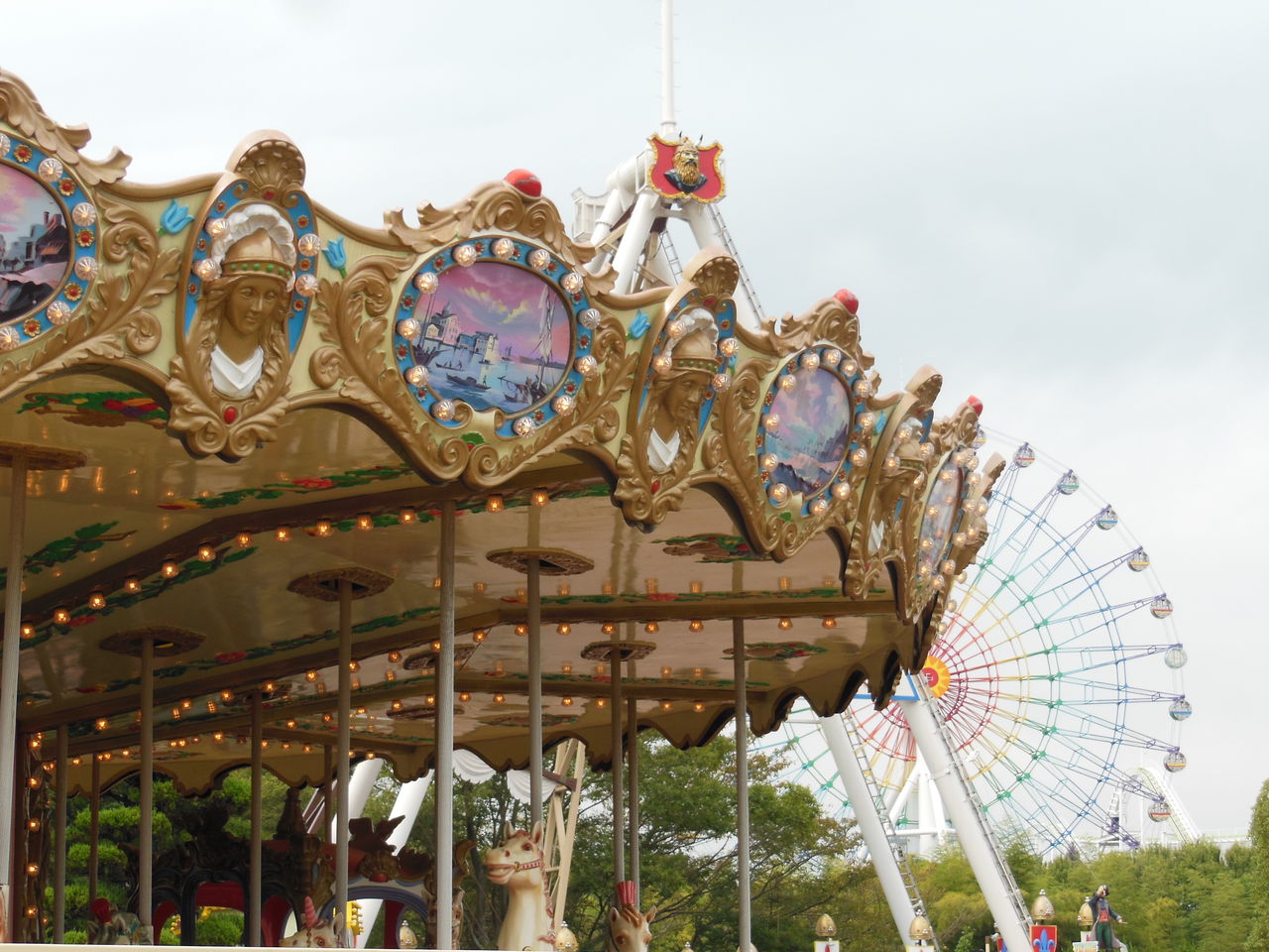みろくの里」（広島県福山市） : メリーゴーランド（メリーゴー