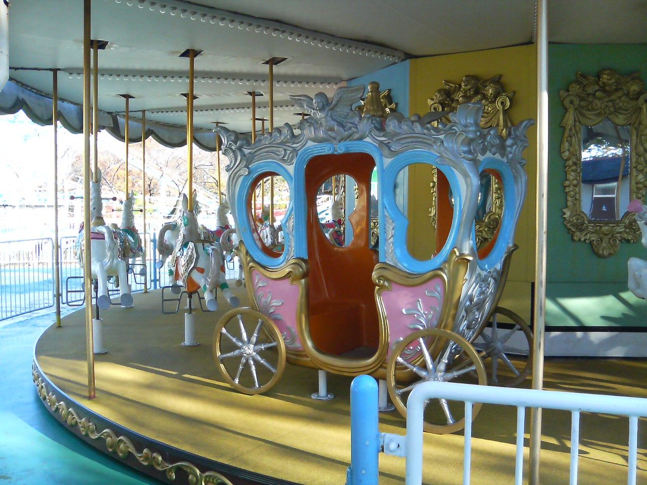 東山動植物園」（愛知県名古屋市千種区） : メリーゴーランド