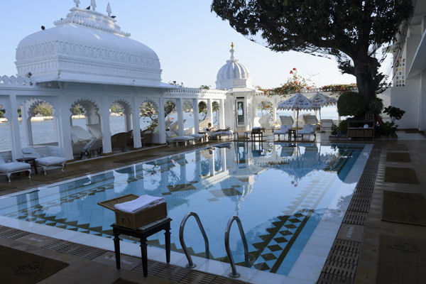 ジャガット シン2世のサマーパレスとして造られた総白大理石の宮殿ホテル タージレイク パレス Taj Lake Palace インド ブログ旅 ジャガット シン2世のサマーパレスとして造られた総白大理石の宮殿ホテル タージレイク パレス Taj Lake Palace インド ブログ旅