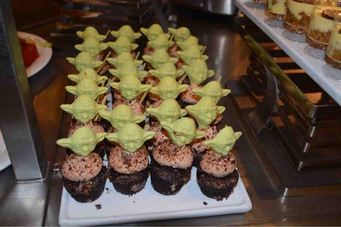WDW_Hollywood & Vine_ヨーダのケーキ