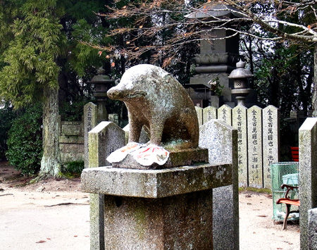 狛犬(いのしし) 狛犬(いのしし)
