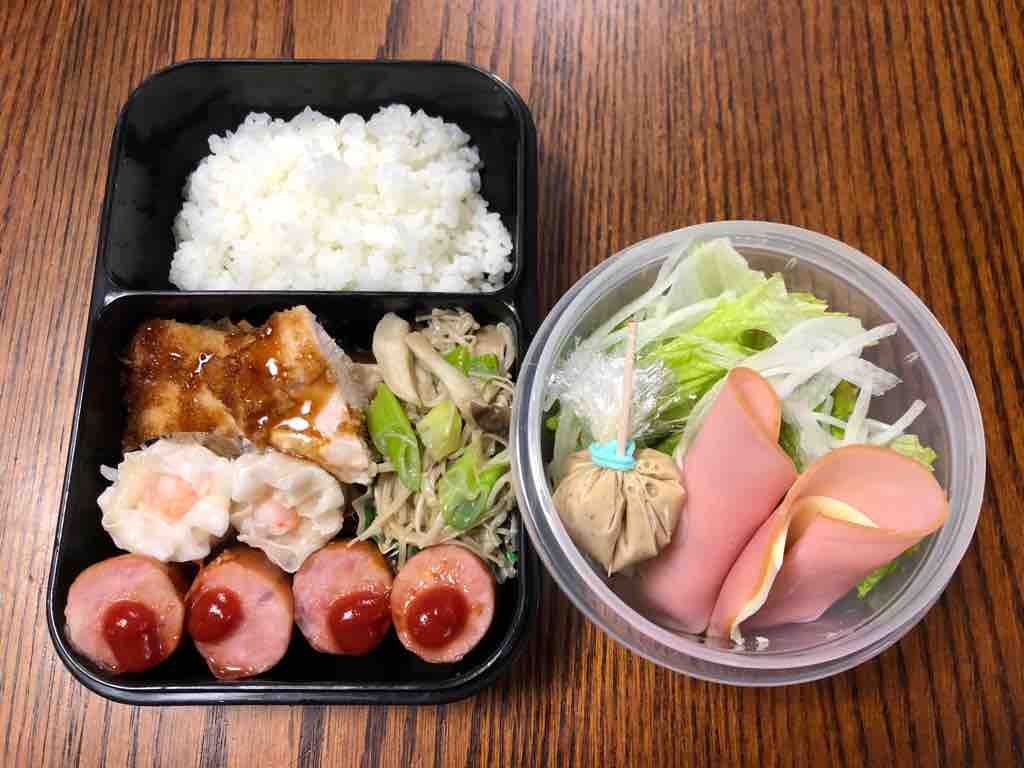 サラダ弁当のドレッシングはラップ輪ゴム楊枝で持参 野球小僧10年間のお弁当 A サラダ弁当のドレッシングはラップ輪ゴム楊枝で持参 野球小僧10年間のお弁当 A
