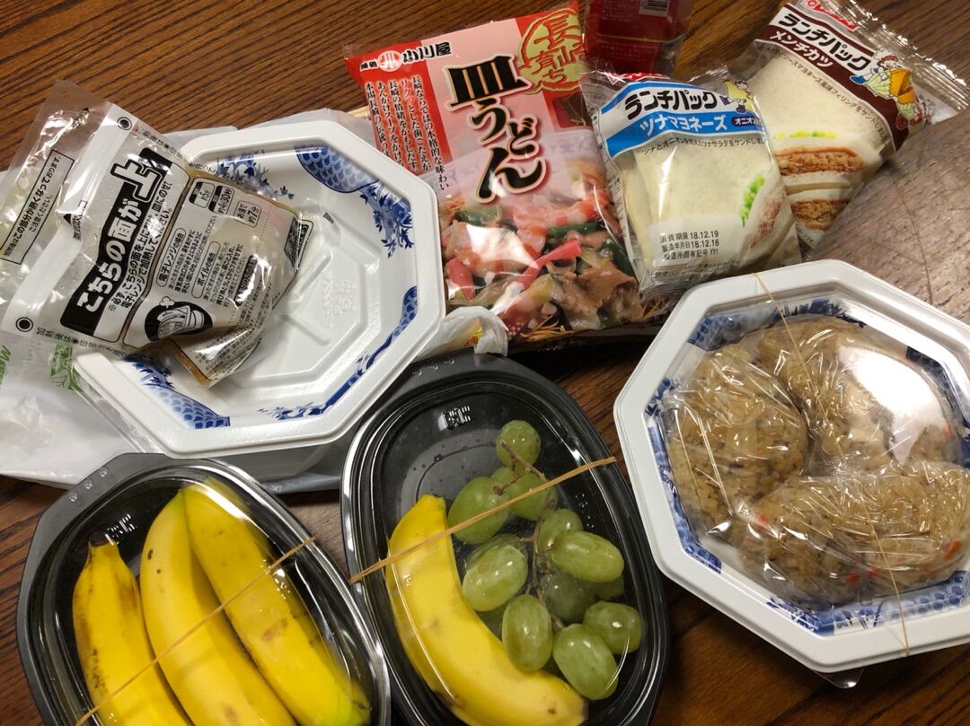 校内合宿初日のお弁当は捨てられる容器で持参 野球小僧10年間のお弁当