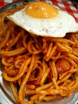 スパゲティーのパンチョ ナポリタン(目玉焼き)