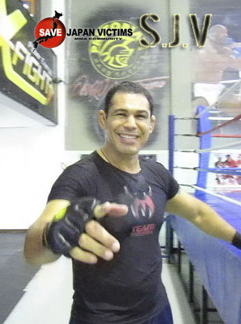 アントニオ・ホドリゴ・ノゲイラ 直筆サイン入りグローブ＆Tシャツ