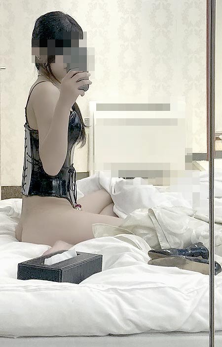 073