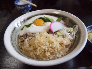 飯島屋のたぬきとろろそば。