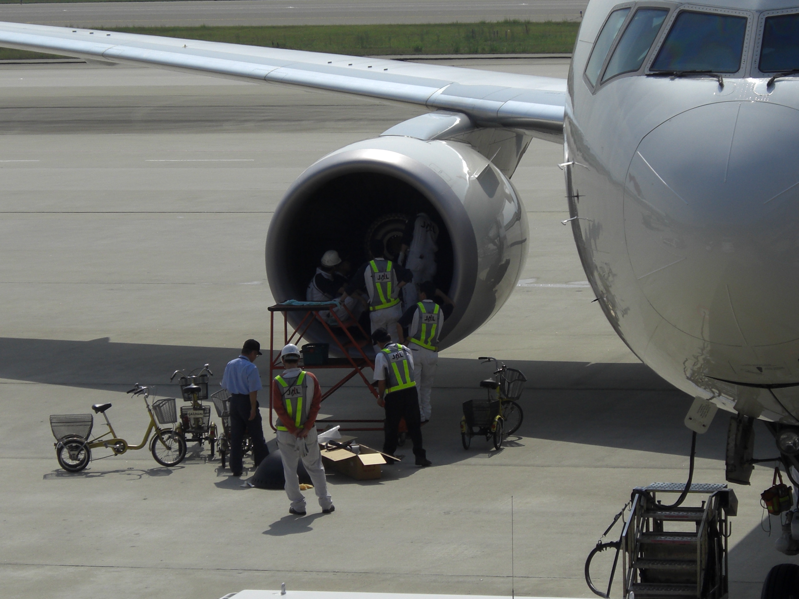 北京へ いけるのか 飛行機エンジントラブル やまけんの 青二才のくせに
