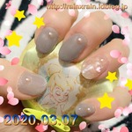 オレンジ×アイボリーのシェルネイル