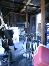 裏のガラクタ秘密の倉庫