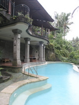 ホテルのプール@ウブド