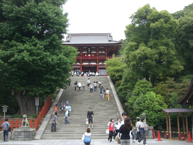 鎌倉ぶらぶら ２ 鶴岡八幡宮 たまごやき くずれた