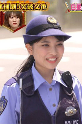 木下彩音(19)の警官コスや水着グラビアが抜けるｗｗ【エロ画像】