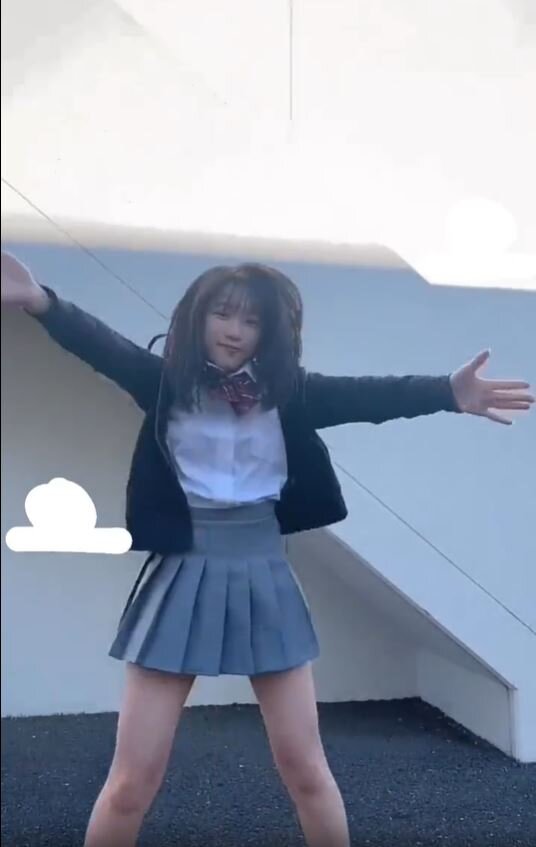 【動画】ミニスカ制服でキレッキレのダンスを踊るJK
