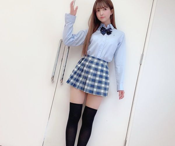 ＡＶ女優・三上悠亜ちゃんの制服ニーハイがレベル高い件ｗ