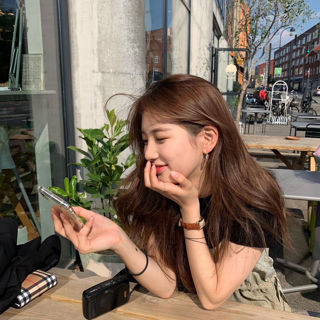 韓国女優 ペ スジ Instagram写真４枚更新 カフェで休息 19 09 03 たこちゃんおすすめ 韓国ドラマ 俳優