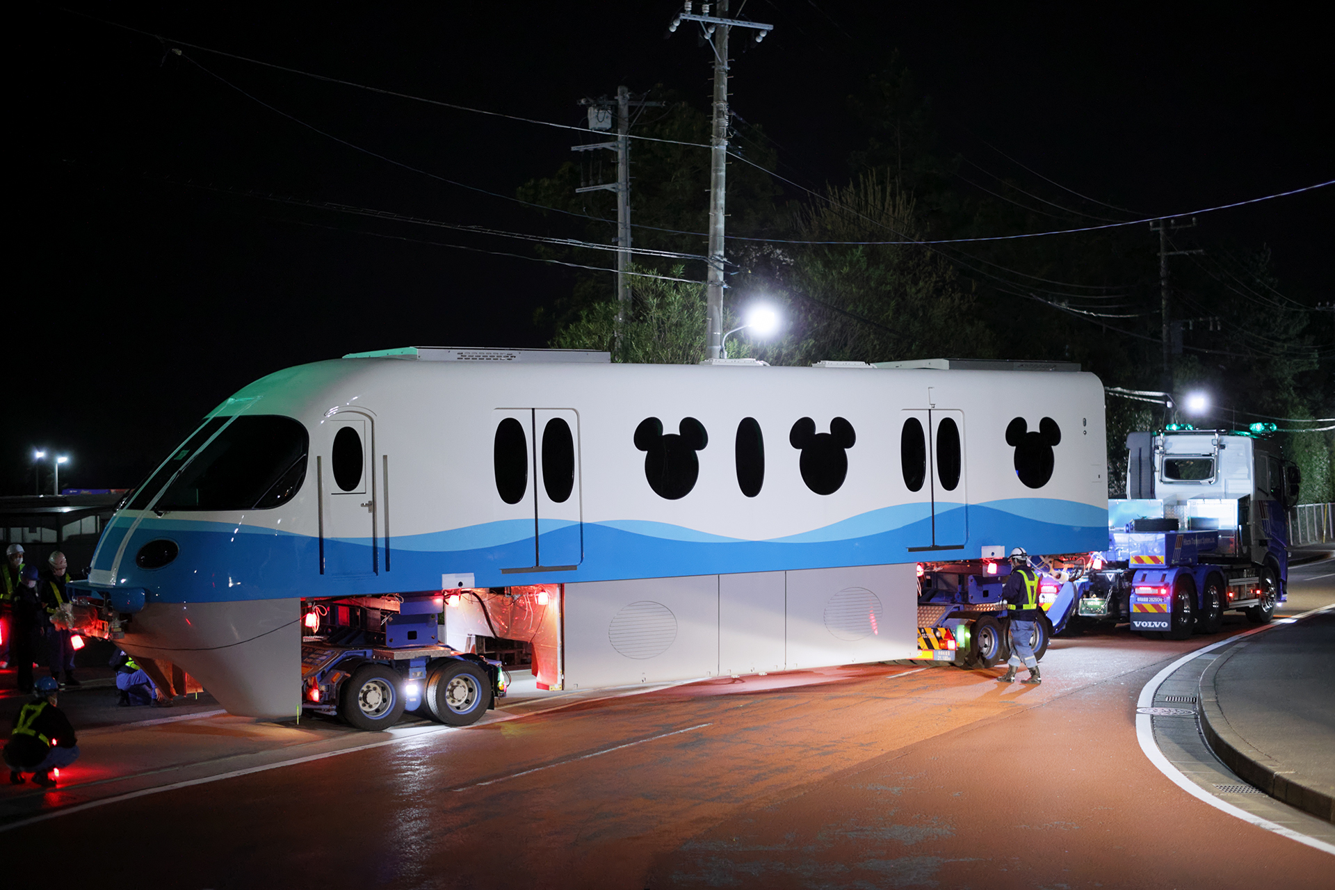 舞浜ディズニーリゾートライン Type C 100形 131号編成 5号車 135 6号車 136 搬入の為の陸送 今日のおしゃしん 舞浜ディズニーリゾートライン Type C 100形 131号編成 5号車 135 6号車 136 搬入の為の陸送 今日のおしゃしん