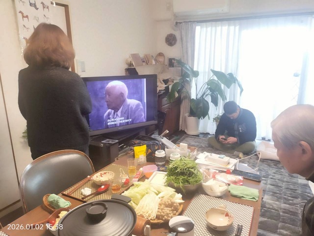 LINE_ALBUM_202612 牛しゃぶ鍋で乾杯_260106_1