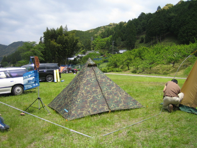 趣味の物置小屋98k モノポールシェルターとコンパクトキャンプベッド