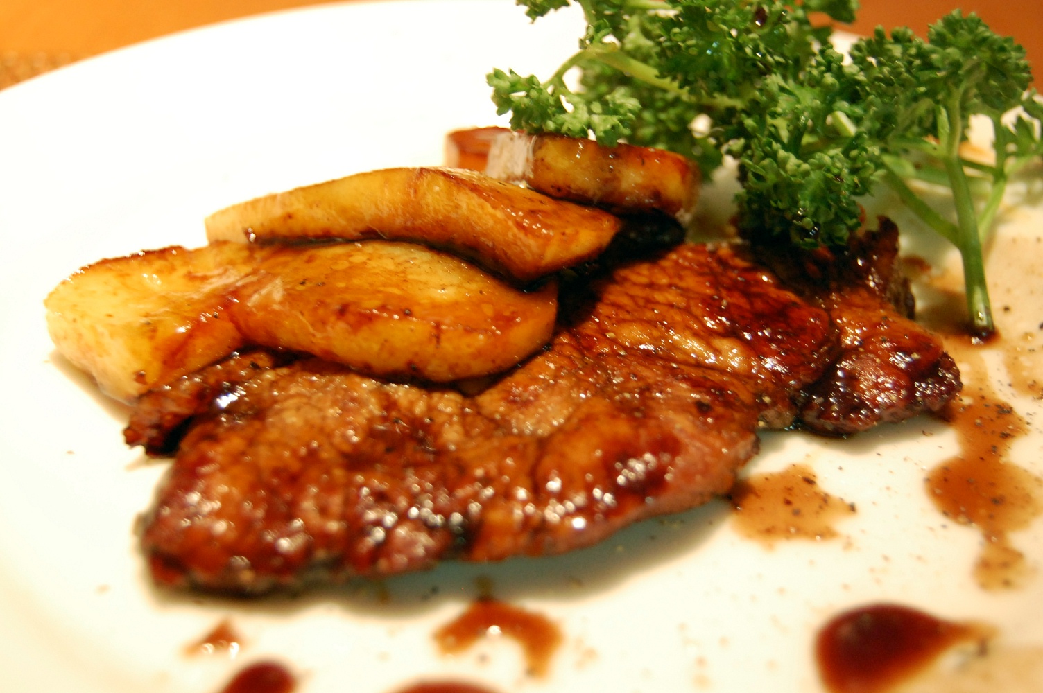 りんごとポークのソテー ヴィンコットソース でーやん食堂