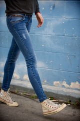 スキニージーンズの男の子 むつきかんなのキャンパスノート