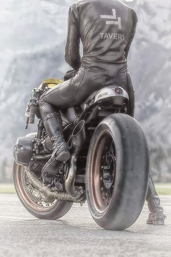 後姿がかっこいい むつきかんなのキャンパスノート