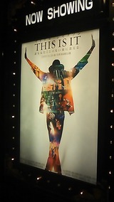 THIS IS IT  �ޥ����롦���㥯���󨡨����󥰡����֡��ݥåס����ΰ���ʤ��Ǵ�ȴ�ư�Υ饹�ȥ��ơ������֥롼�쥤��DVD�ǤĤ����о졣�ǲ�Ǥ���������ʤ��ä�¿���Ρ�̤���������٤���Ͽ���줿�ʵ���¸�ǡ�