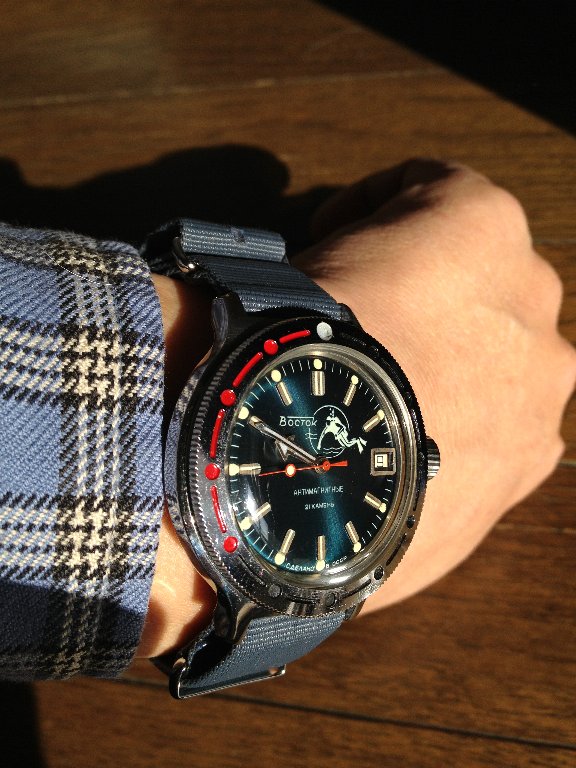 ボストーク アンフィビア ソビエト連邦製手巻腕時計 レトロな感じが