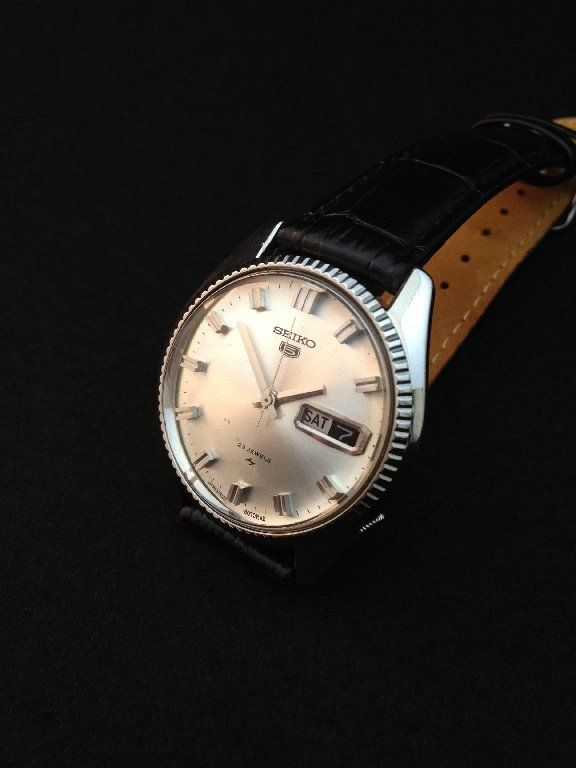 vintage SEIKO 5 5126-8010 analog automatic watch 23 jewels
