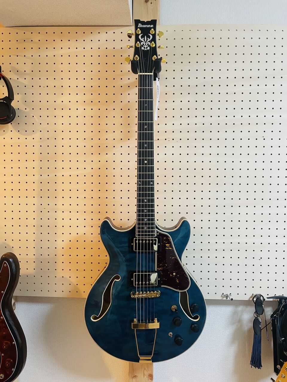 Ibanez AMH90QM-TBL 5B-01 フルアコ Ibanez AMH90QM-TBL 5B-01 フルアコ Ibanez AMH90QM TBL フルアコ