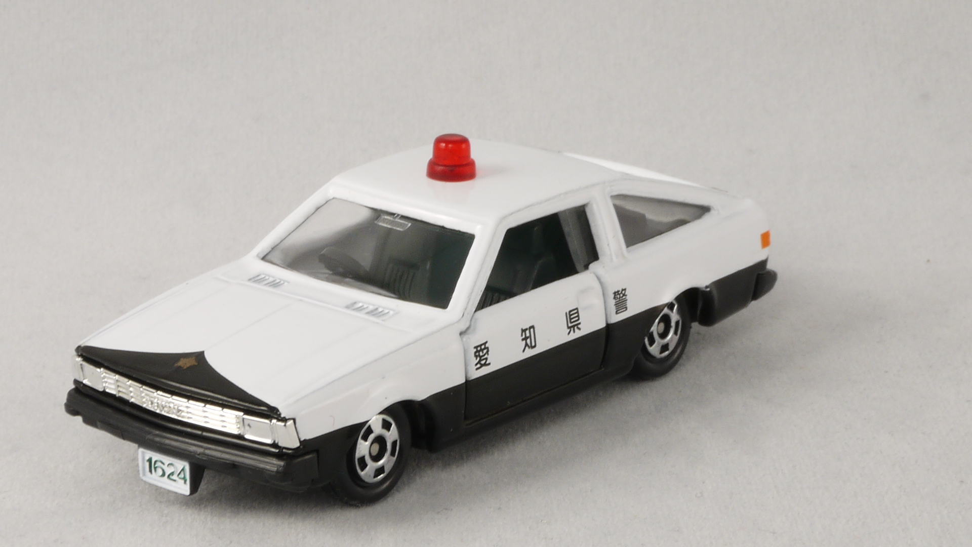 トミカNO.32 トヨタカローラ4ドアセダンパトロールカー(警視庁) 日本製