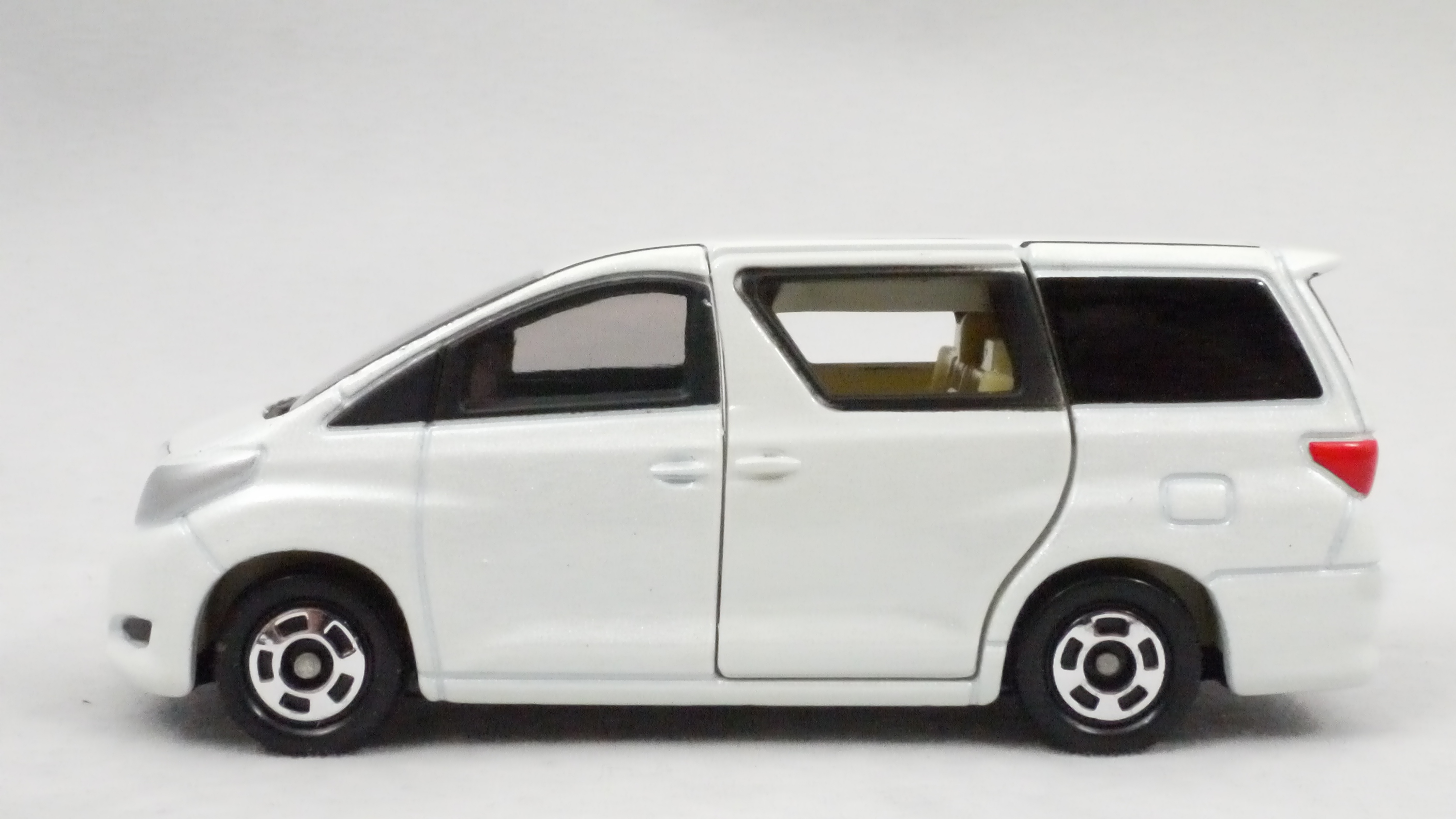 2008/11 トミカ No.078 トヨタ アルファード : まつくログ