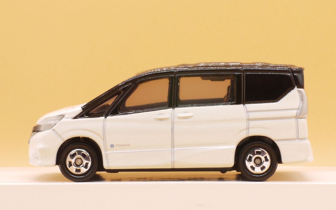 超精密！日産セレナ　e-POWER ハイウェイスター HFC27ミニカー 超精密！日産セレナ e-POWER ハイウェイスター HFC27ミニカー