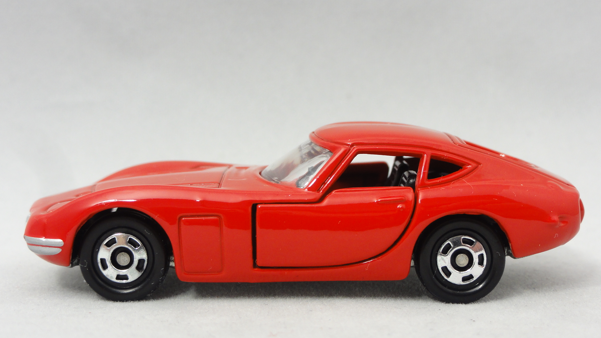 2010/1 トミカ No.005 トヨタ 2000GT : まつくログ-トミカ分室