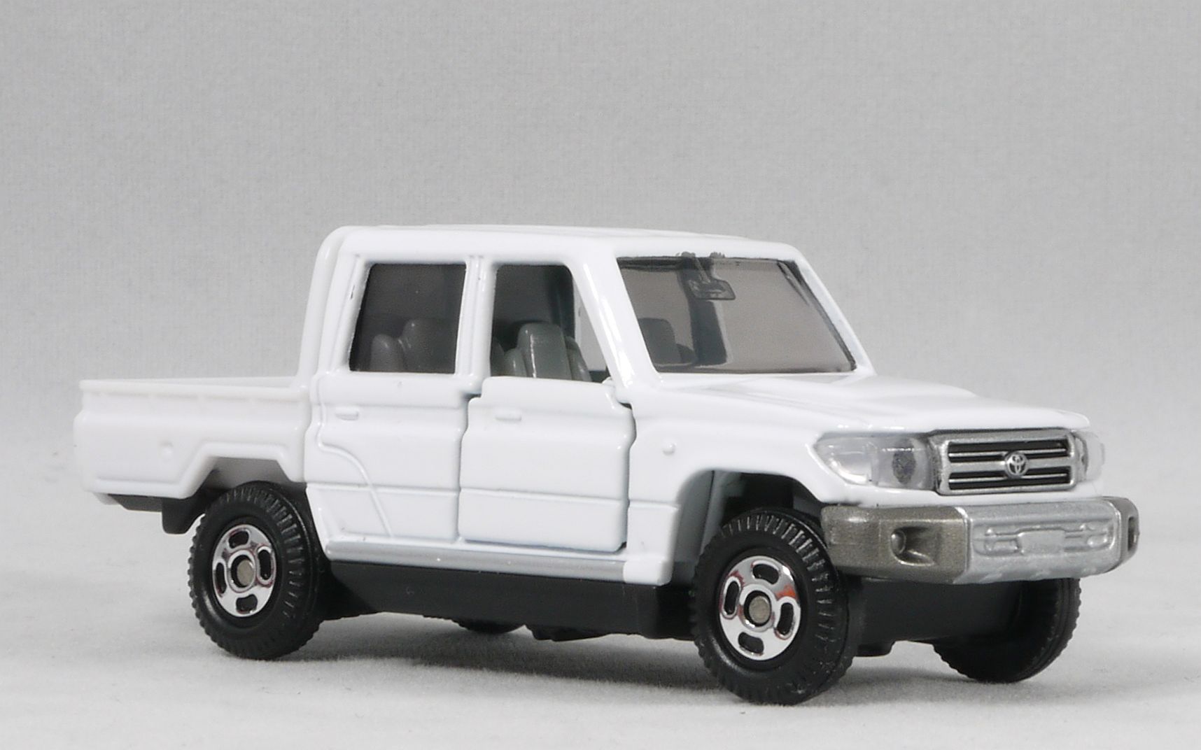 TOMICA　トミカ　ランドクルーザー Amazon | タカラトミー トミカ No.38 トヨタ ランドクルーザー (初回版