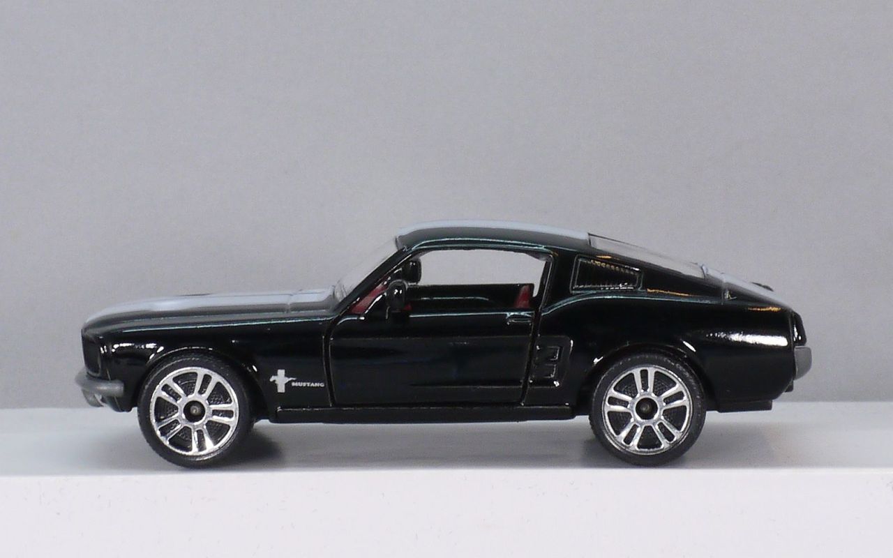 マジョレット 1/64 フォード マスタング Dark Horse