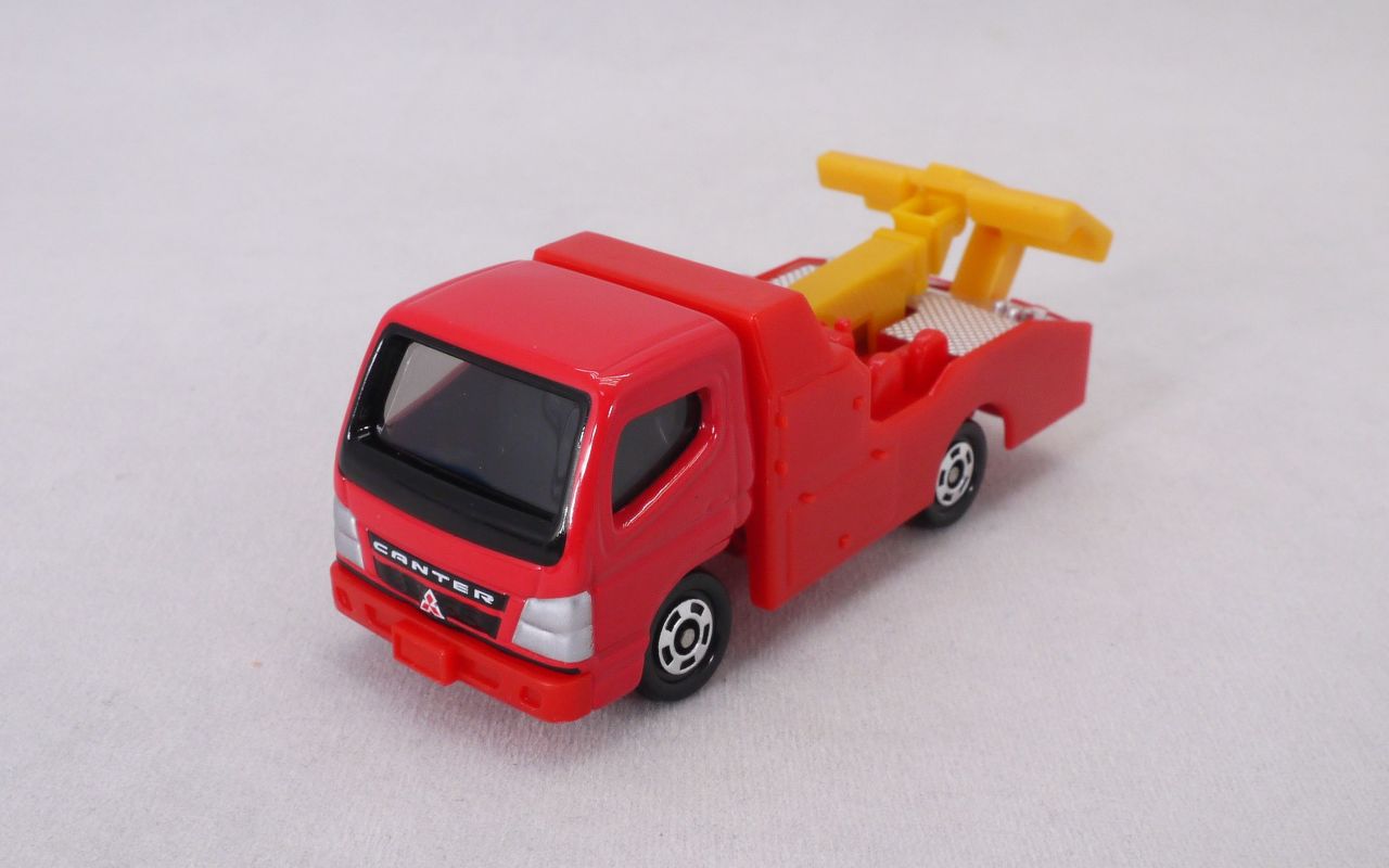 2019/9 トミカ No.002 三菱ふそう キャンター レッカー車 標識セット1