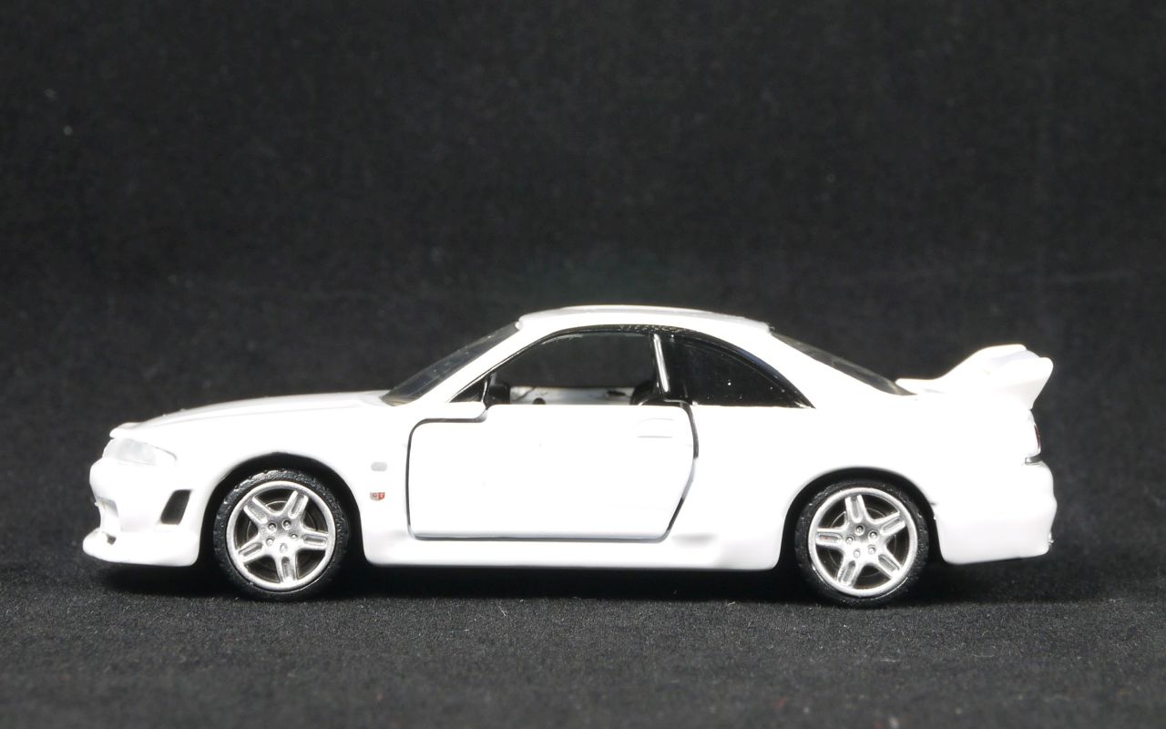 2017/4 トミカプレミアム No.13 日産 スカイライン GT-R (BNCR33) 通常
