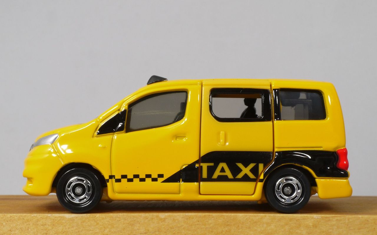 2017/7 トミカ No.027 日産 NV200 タクシー 初回特別仕様 : まつくログ 