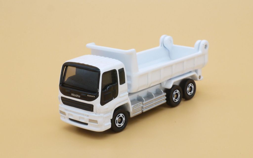 2016/12 トミカ No.076 いすゞ ギガ ダンプカー ギフトセット