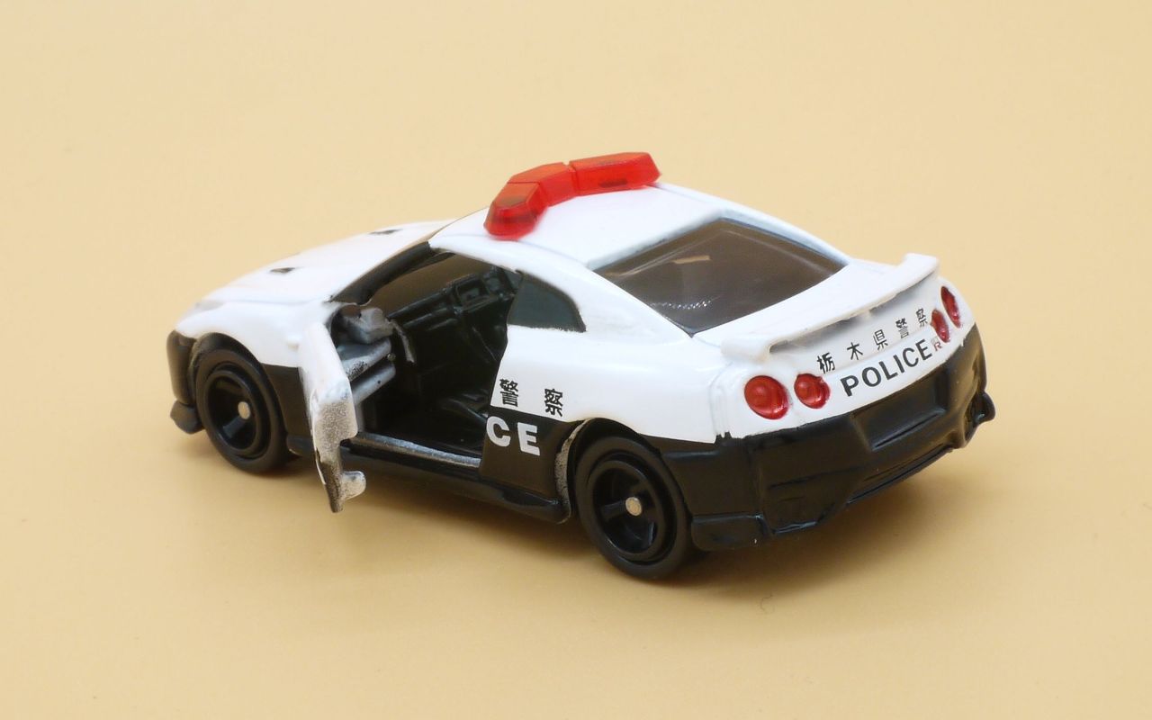 2018/10 トミカ No.105 日産 GT-R パトロールカー 通常版 : ま
