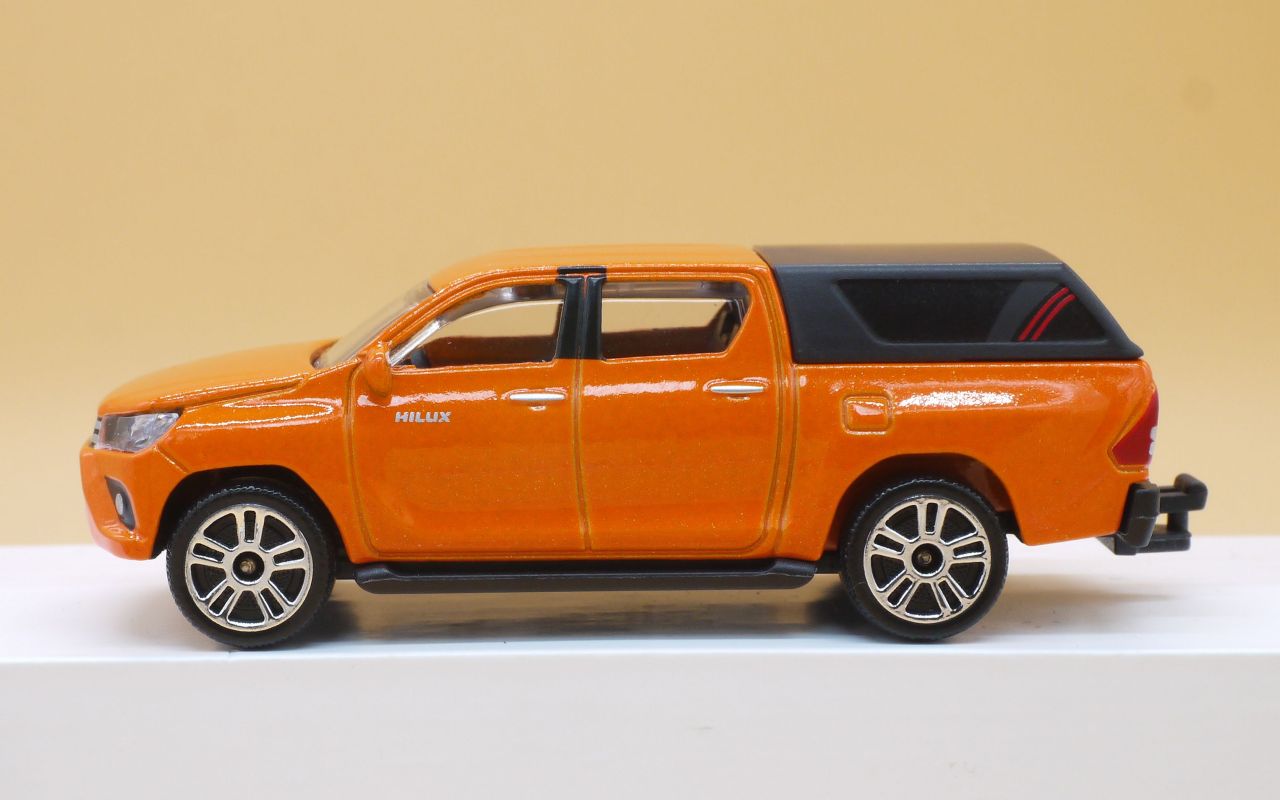 マジョレットミニカー 292K トヨタ ハイラックス REVO SUV MODEL II