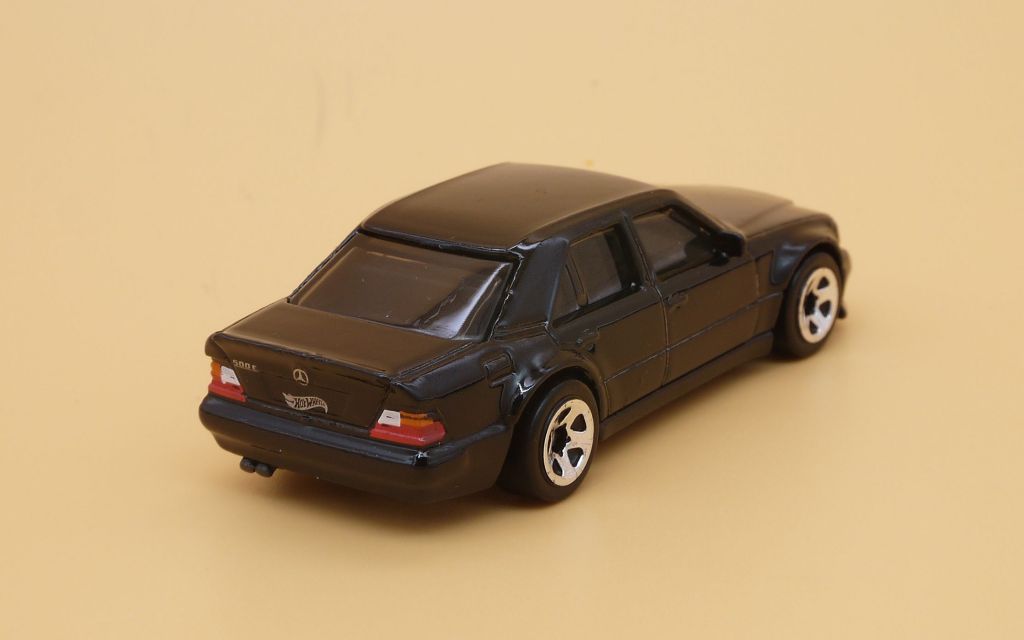 ホットウィール GRX59 メルセデスベンツ 500E : まつくログ-トミカ分室