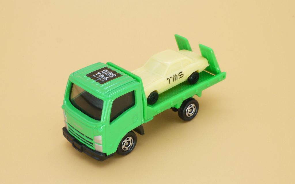 2017/10 トミカ No.060 いすゞ エルフ 車両運搬車 東京モーターショー
