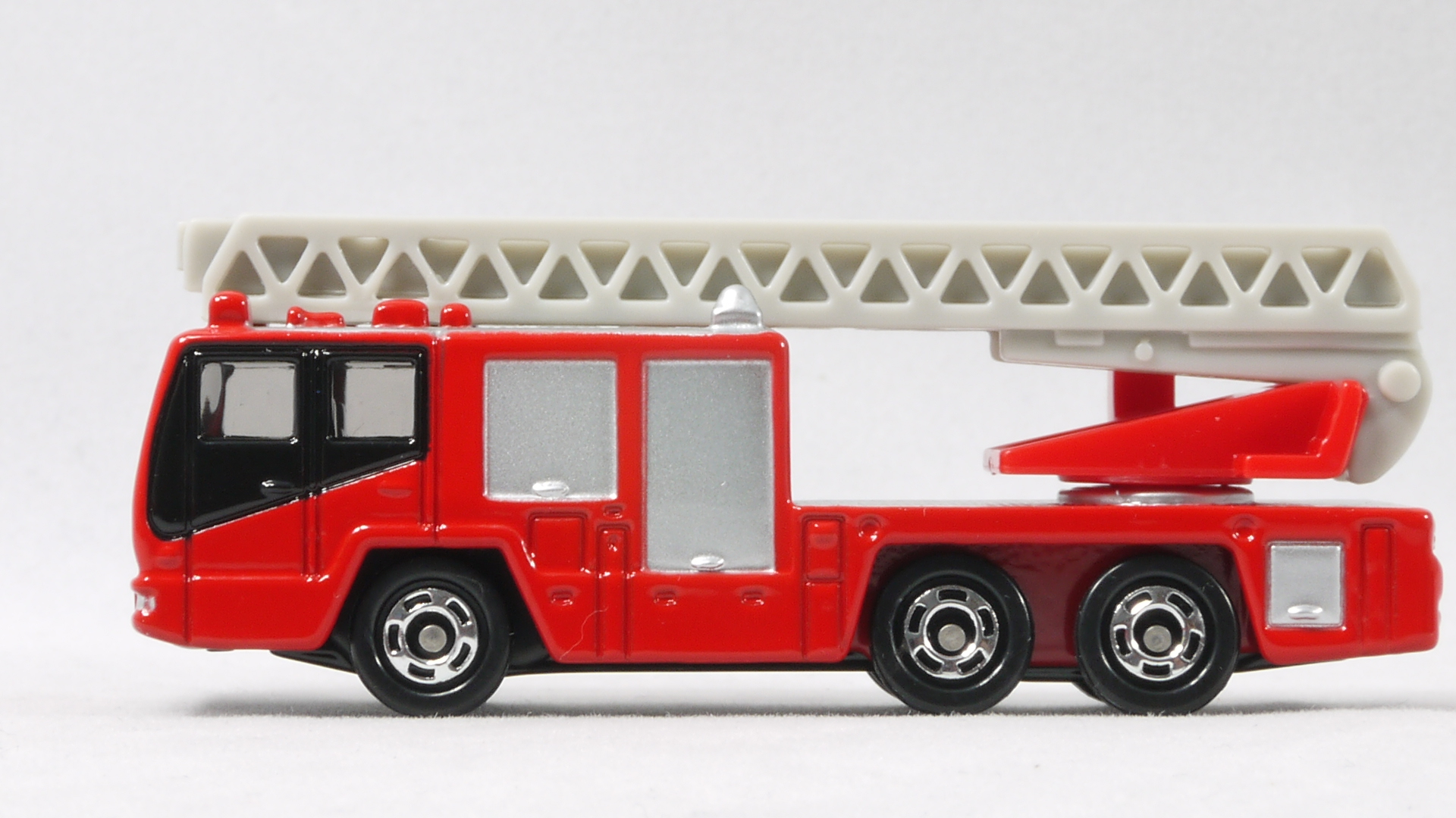 2002/8 トミカ No.108 日野 はしご付消防車 : まつくログ-トミカ分室