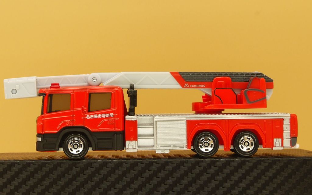 ロングトミカ 消防 トレーラー はしご車 ミニカーショップグローバル