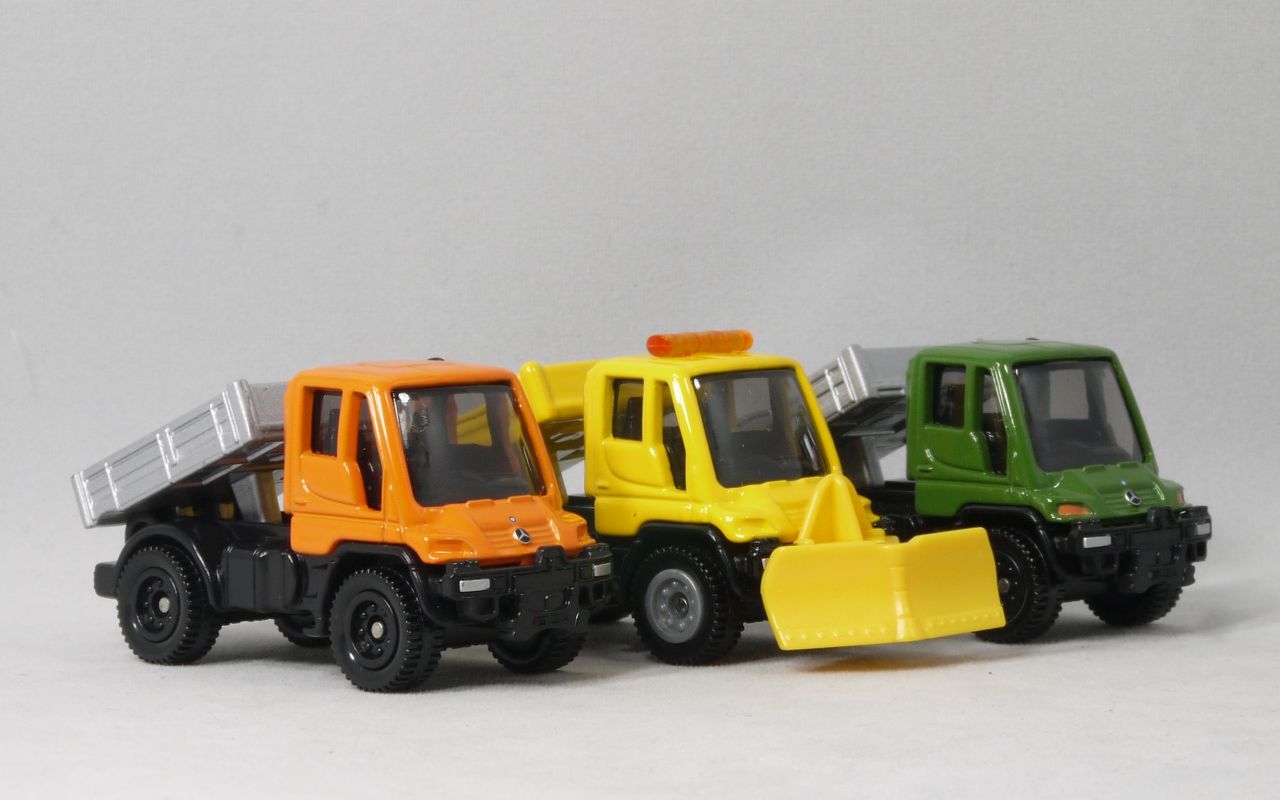 2017/2 トミカ No.022 メルセデスベンツ ウニモグ 除雪仕様車 通常版