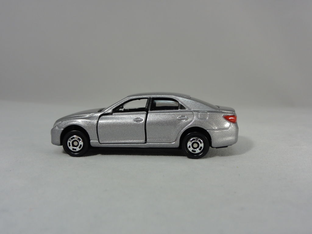 2010/7 トミカ No.064 トヨタ マークX 通常版 : まつくログ